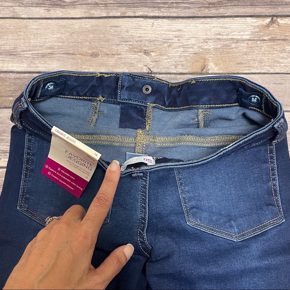 SO Dark Wash Skinny Jeggings Silver Star Accents Stretch Girls 14 NWT Mid Rise - Picture 8 of 11